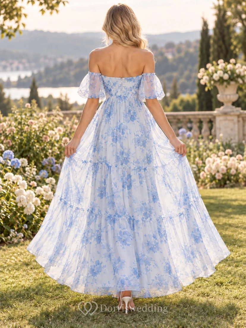 Vestido de invitada largo hasta el suelo, corte A, con estampado floral acuarela azul cielo y mangas con volantes y hombros descubiertos. view 2
