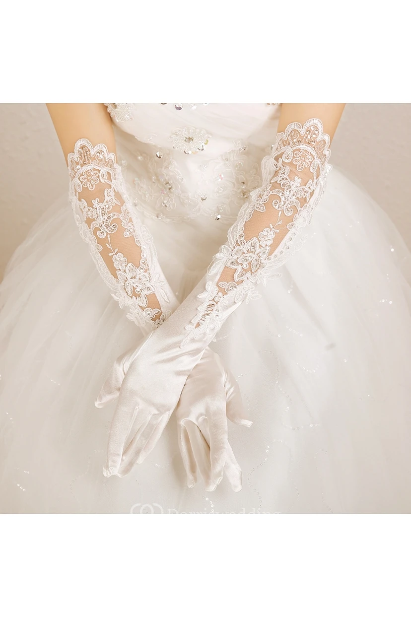 Gants de mariage blancs en dentelle et satin, montants jusqu'au coude view 2