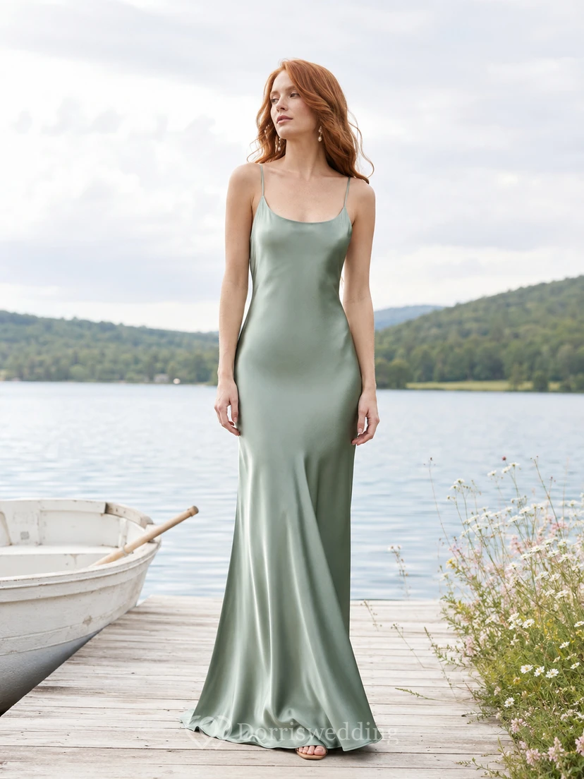 Robe nuisette en satin à fines bretelles couleur sauge pour une escapade au bord du lac