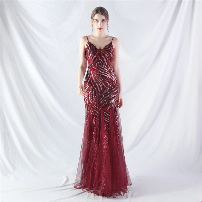 Paillettenbesetztes Abendkleid aus Netzstoff und Trägern view 55