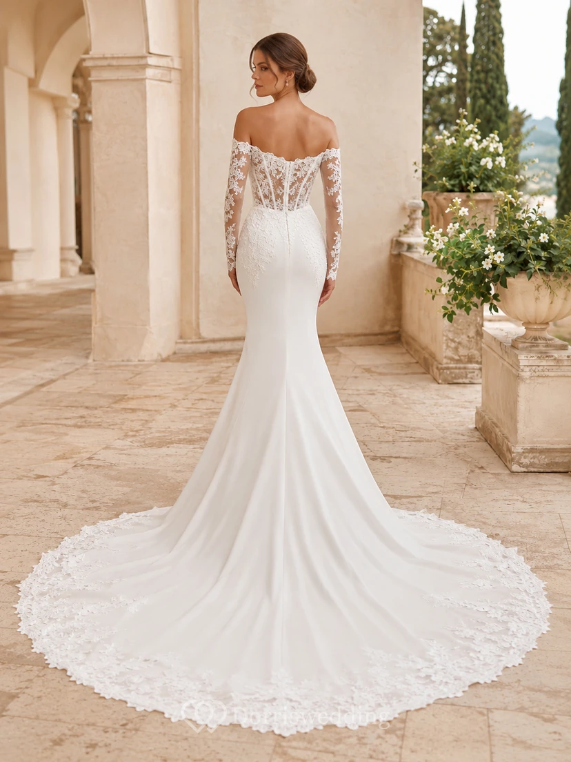 Robe de mariée classique en satin et dentelle, épaules dénudées, manches longues, coupe sirène, traîne chapelle, manches fleuries, fermeture éclair au dos view 2