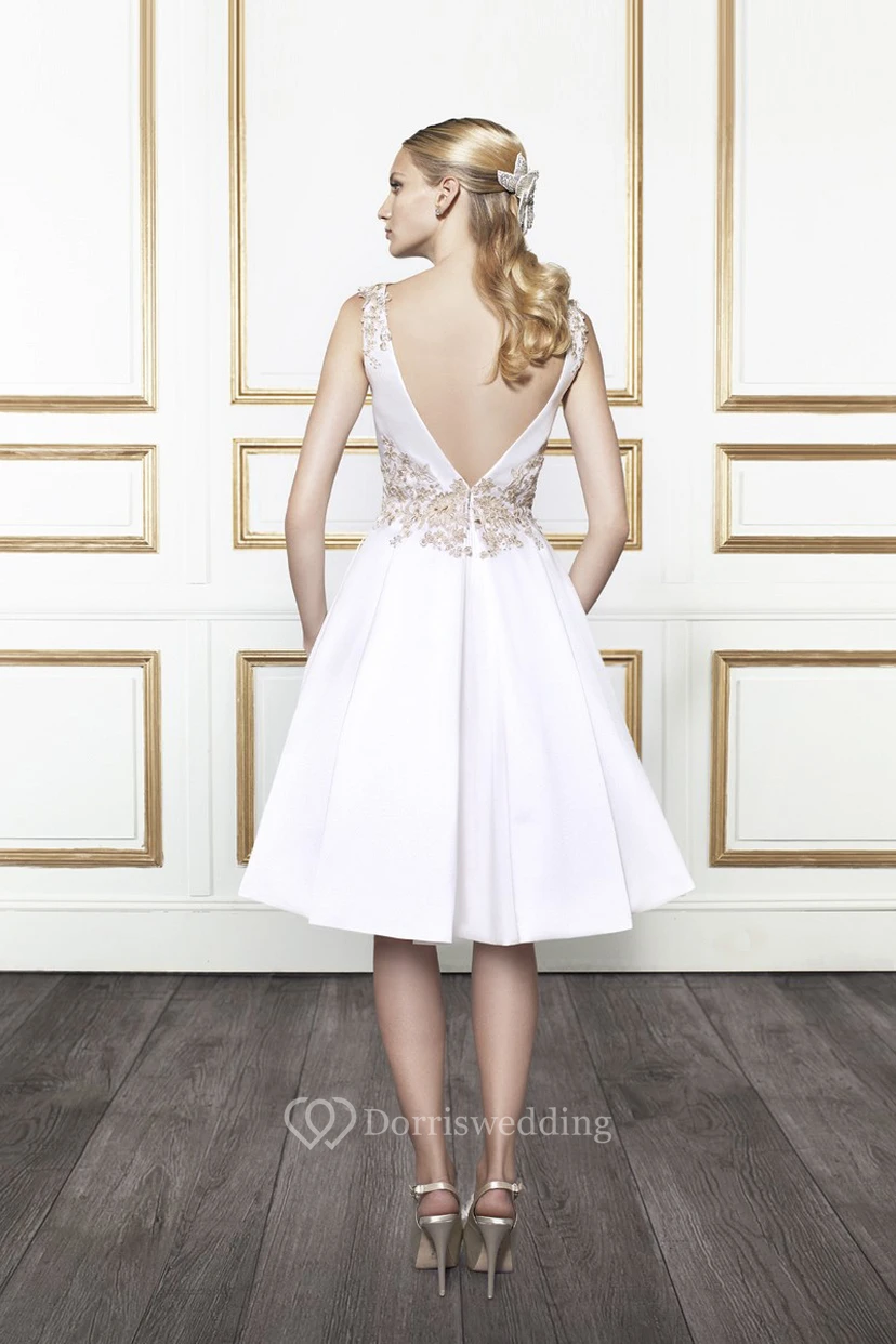 Vestido de novia midi de satén con apliques y escote barco y espalda en V. view 2