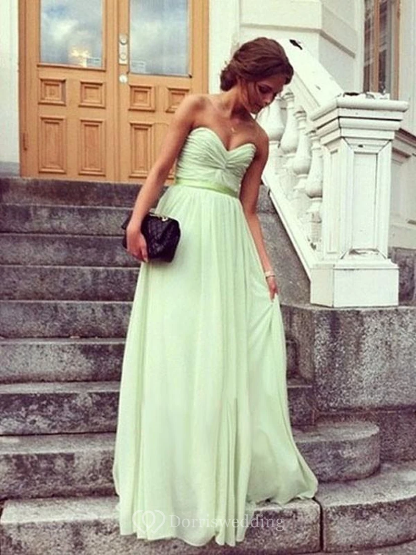 Ärmelloses, bodenlanges Chiffon-Abendkleid in A-Linie mit Herzausschnitt und Falten