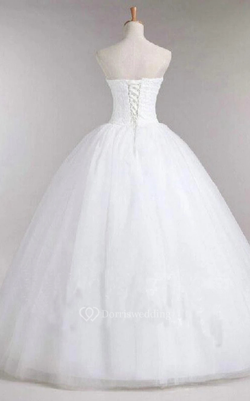 Vestido de gala con escote corazón, sin mangas y sin espalda, de tul y encaje