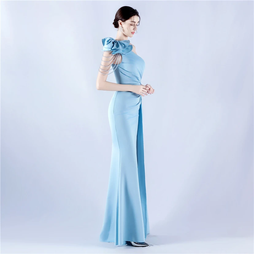Vestido de noche de satén plisado con hombros descubiertos y escote alto, bordado a mano con cuentas y flores, para mujer. view 51