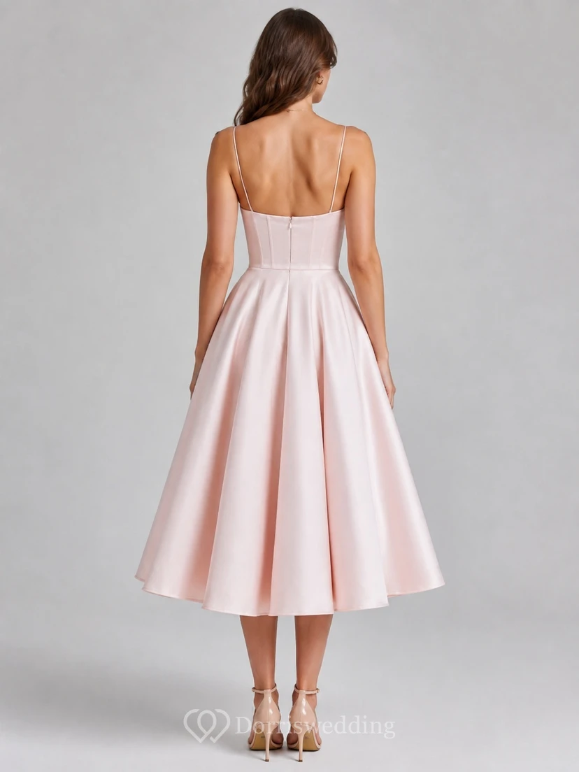 Robe de cocktail rose perle bustier en satin, coupe trapèze, longueur thé, décolleté cœur view 2