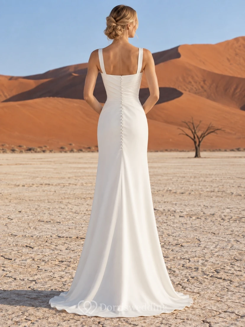Vestido de novia sencillo de satén sin mangas con escote cuadrado, tirantes anchos, botones en la espalda y cola larga. view 2