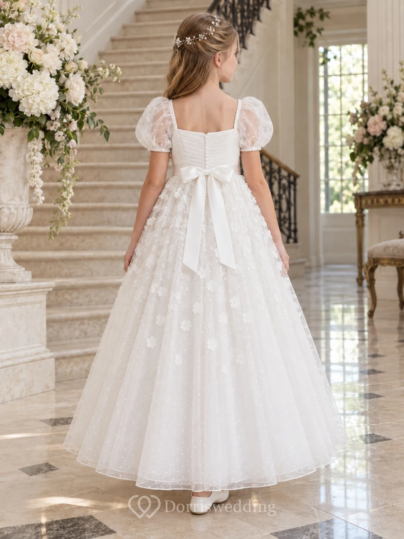 Vestido de niña de flores blanco con escote cuadrado, estampado floral, corte en A, tul, mangas abullonadas, largo hasta los tobillos y corpiño fruncido. view 2