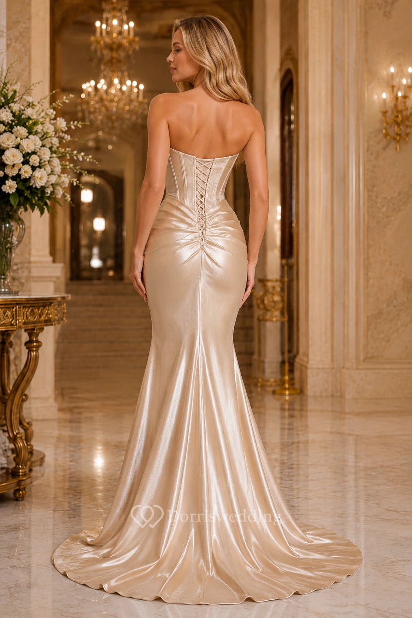 Vestido formal de sirena de satén sin tirantes color champán view 2