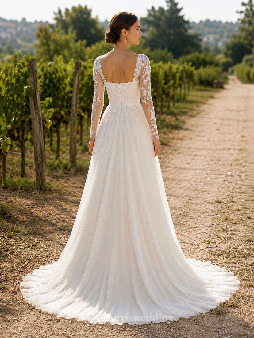 Robe de mariée bohème à col carré, manches longues illusion en dentelle, coupe trapèze, traîne en mousseline, manches longues en dentelle, col carré. view 2