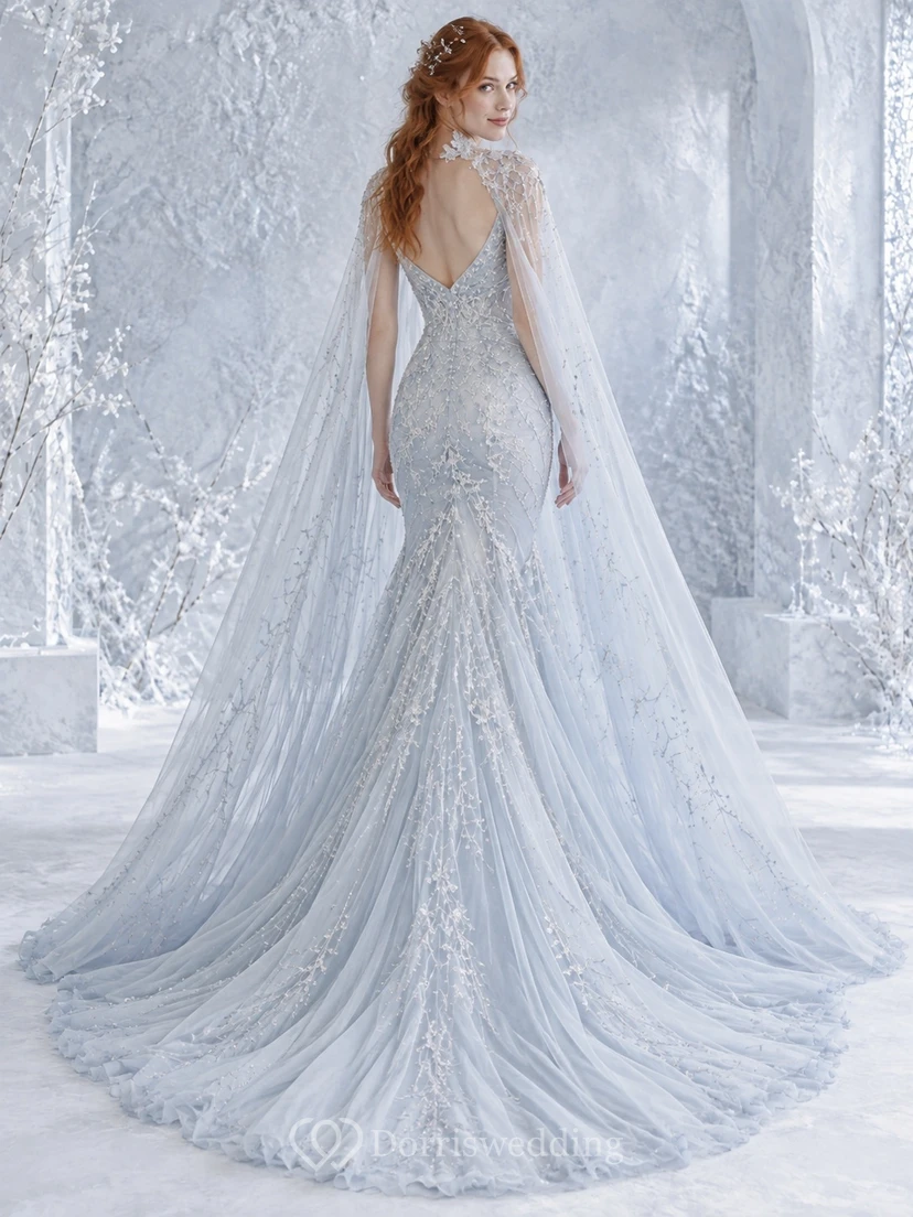 Vestido de novia de invierno estilo sirena, azul hielo, con escote en V, estampado floral y capa de tul con cuentas. view 2