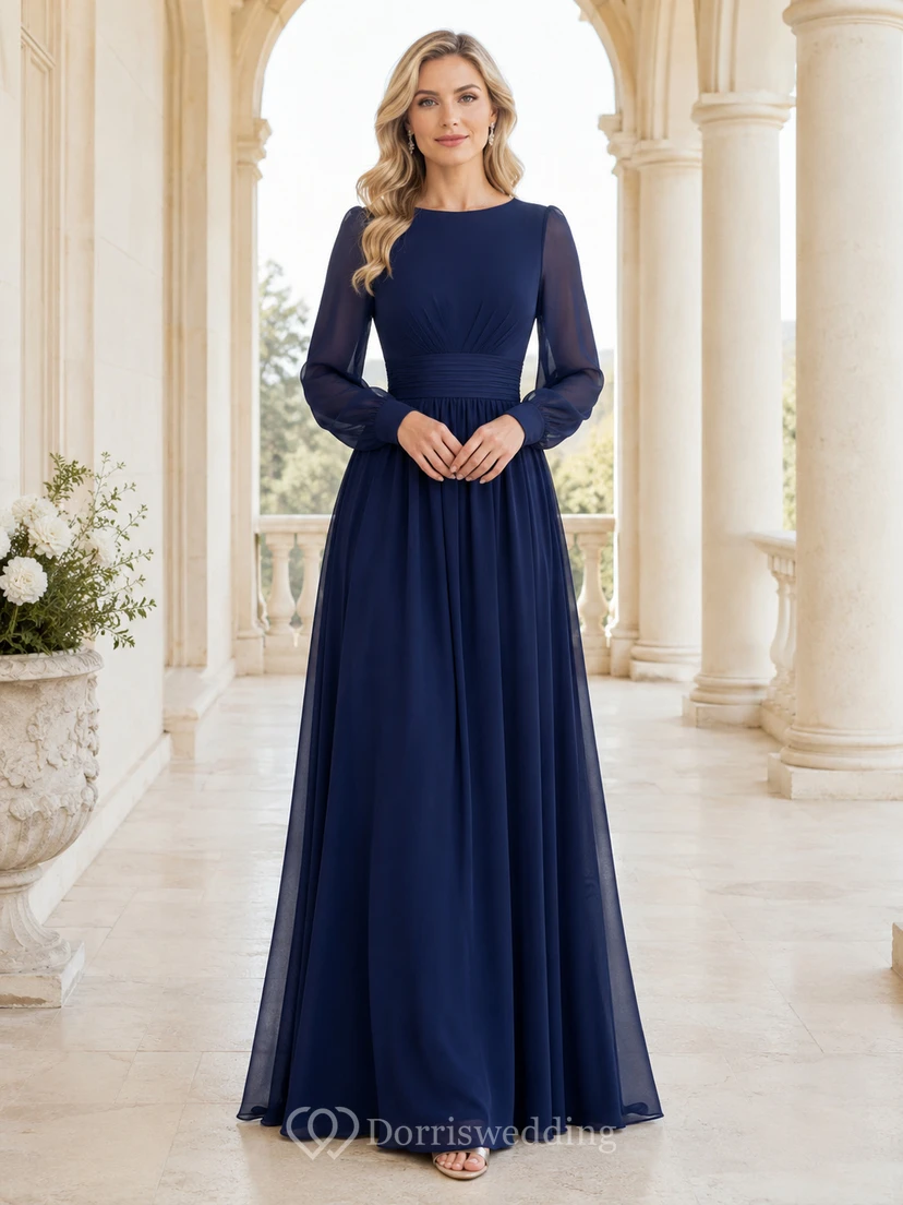 Dunkelblaues, bodenlanges, elegantes Chiffonkleid in A-Linie mit langen Ärmeln und Schmucksteinen von Midnight Reserve
