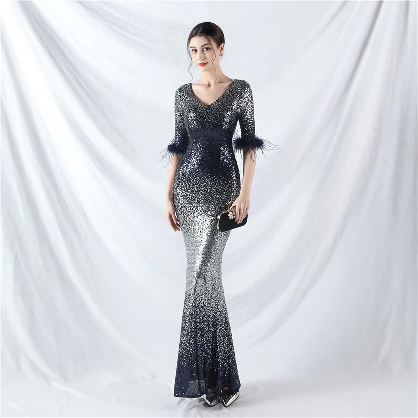 Robe de soirée artisanale à manches longues ornée de plumes d'autruche et de perles dégradées view 25
