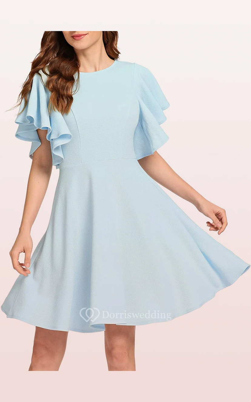 Knielanges, schlichtes und elegantes Jerseykleid in A-Linie mit kurzen Ärmeln und Falten