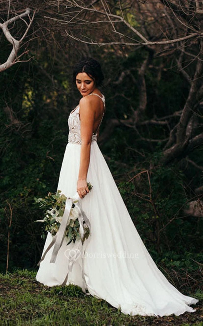 Vestido de novia bohemio de gasa plisada con tirantes finos y escote imperio, estilo imperio, con top de encaje. view 4