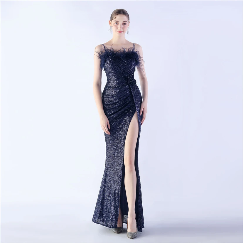 Vestido de noche de alta gama para bodas, con flores y detalles de plumas de avestruz. view 56