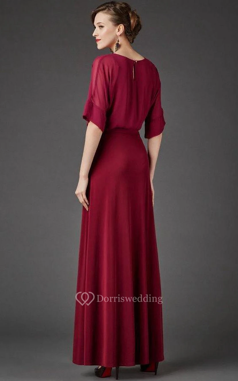 Langes, plissiertes Chiffonkleid mit Bateau-Ausschnitt, halben Ärmeln und A-Linien-Schärpe, inklusive Gürtel. view 2