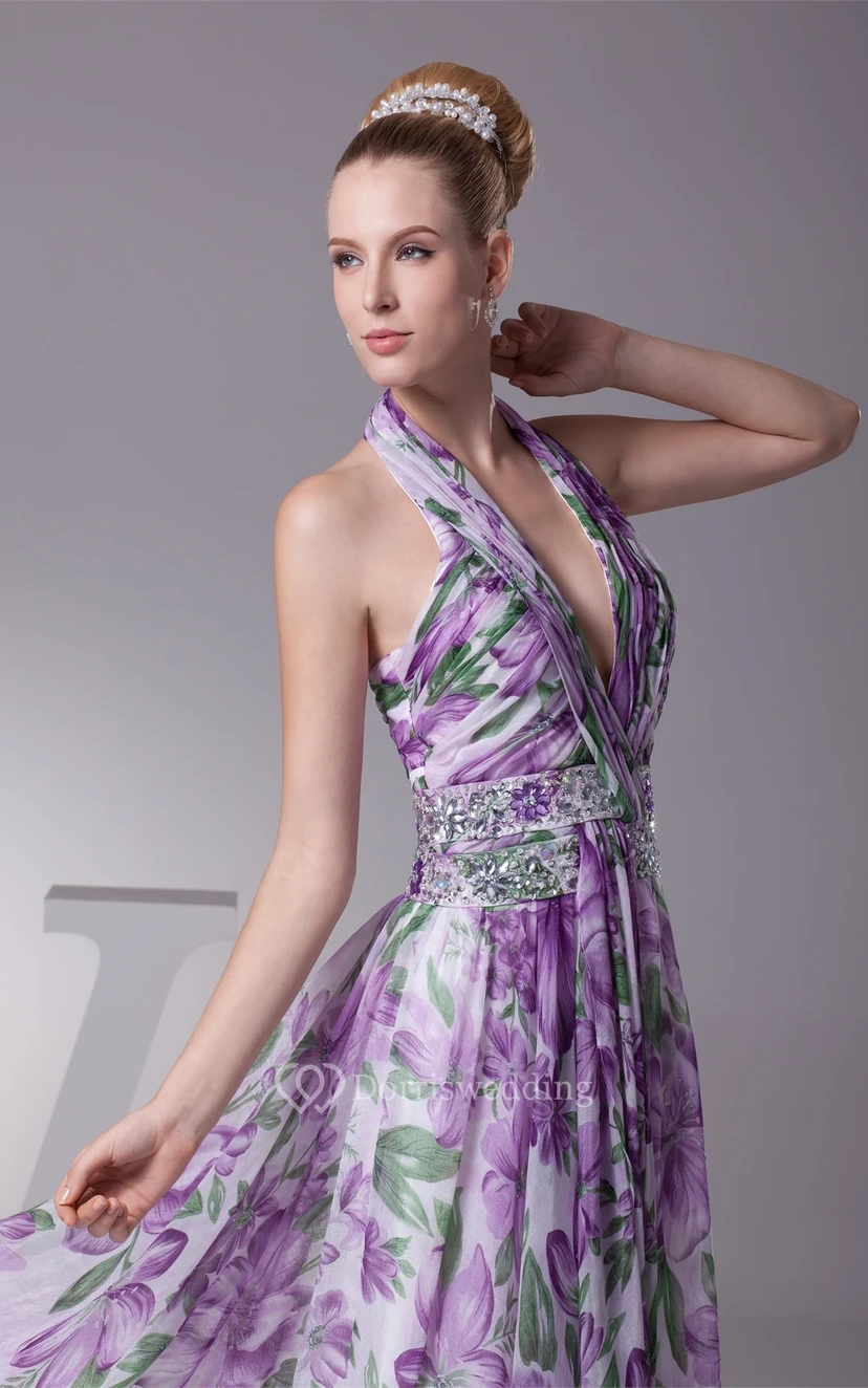 Robe longue plissée sans manches à décolleté plongeant, taille ornée de bijoux et dos nu view 3
