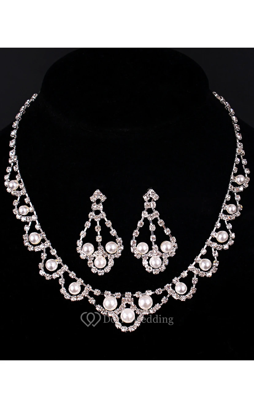 Elegant Bridal Rhinestone and Pearl Necklace and Earrings Jewelry Set