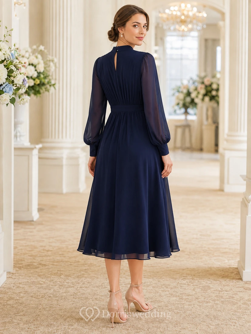 Robe de thé bleu marine en mousseline à col montant et manches transparentes, coupe trapèze view 2
