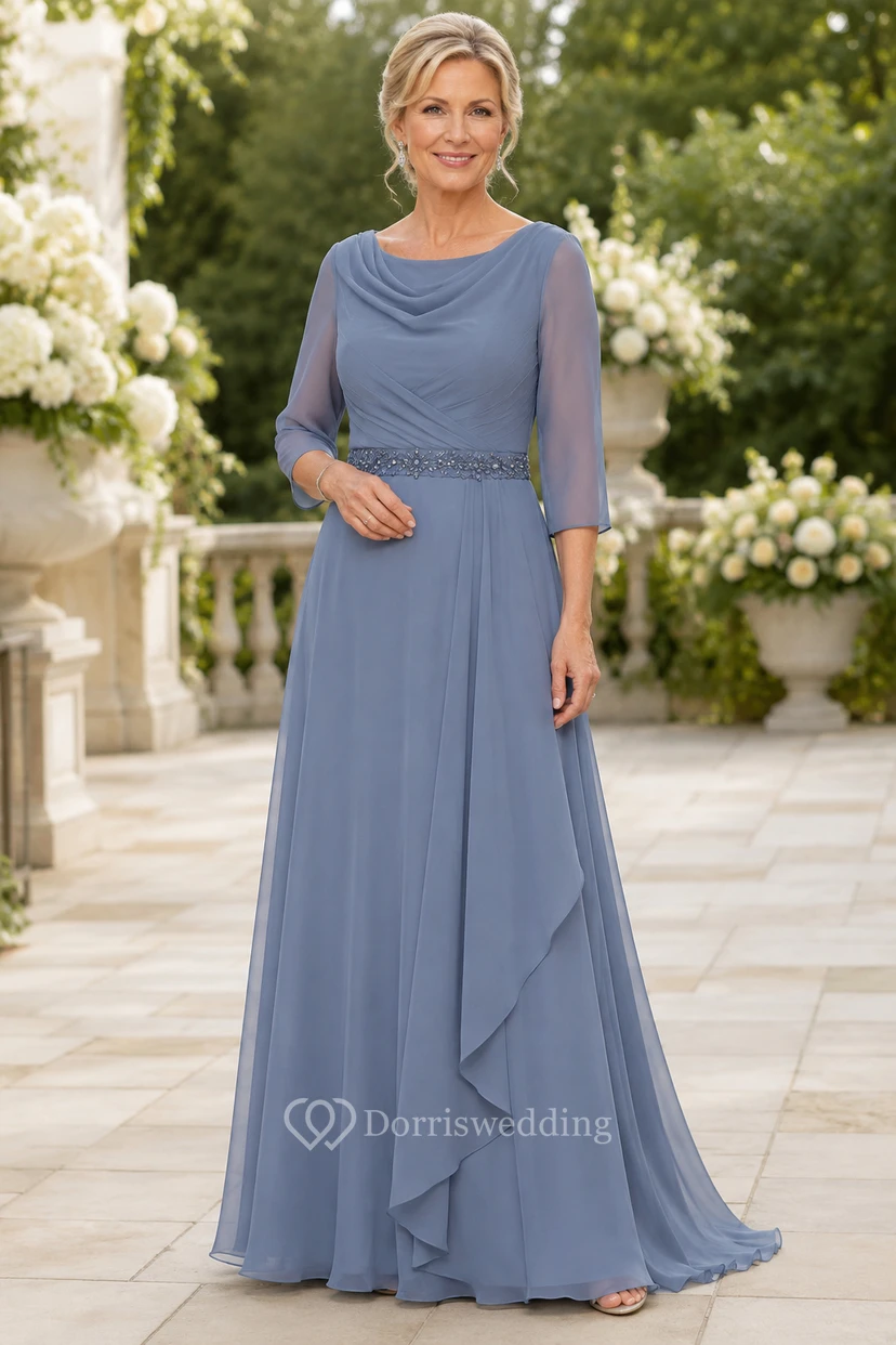 MOB-Kleid aus stahlblauem Chiffon in A-Linie mit 3/4-Ärmeln, Wasserfallausschnitt und bodenlangem Rüschenbesatz