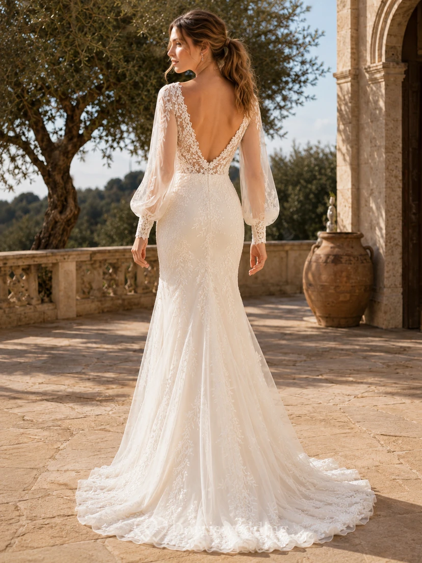 Robe de mariée sirène bohème romantique à manches longues et décolleté en V plongeant en dentelle avec traîne courte view 2