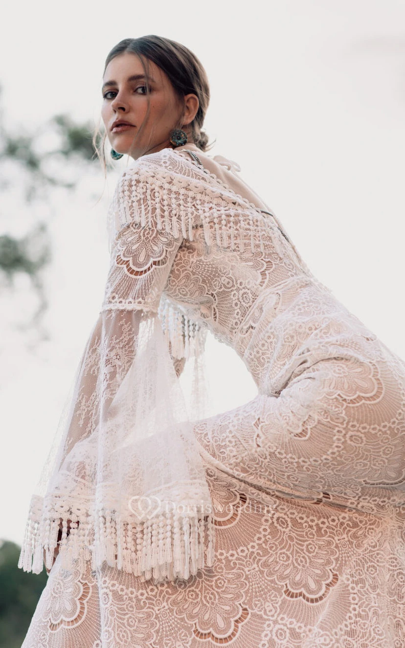 Boho-Hochzeitskleid aus Spitze mit Glockenärmeln und tiefem Ausschnitt view 4