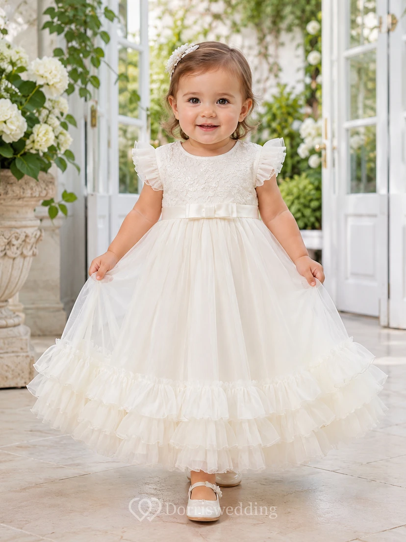 Taufkleid aus Tüll mit Rüschensaum, A-Linien-Schnitt, Puffärmeln und Teelänge