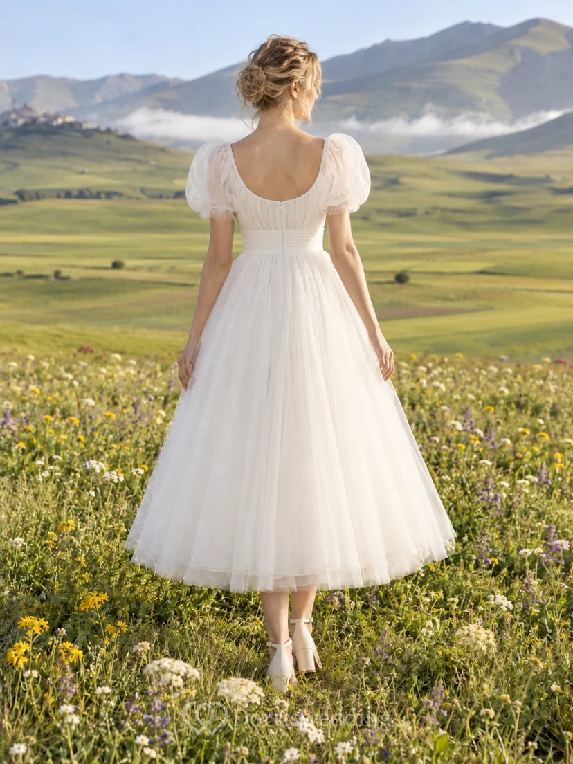 Vestido de novia de tul fruncido, corte en A, manga corta y escote redondo hasta la rodilla view 2