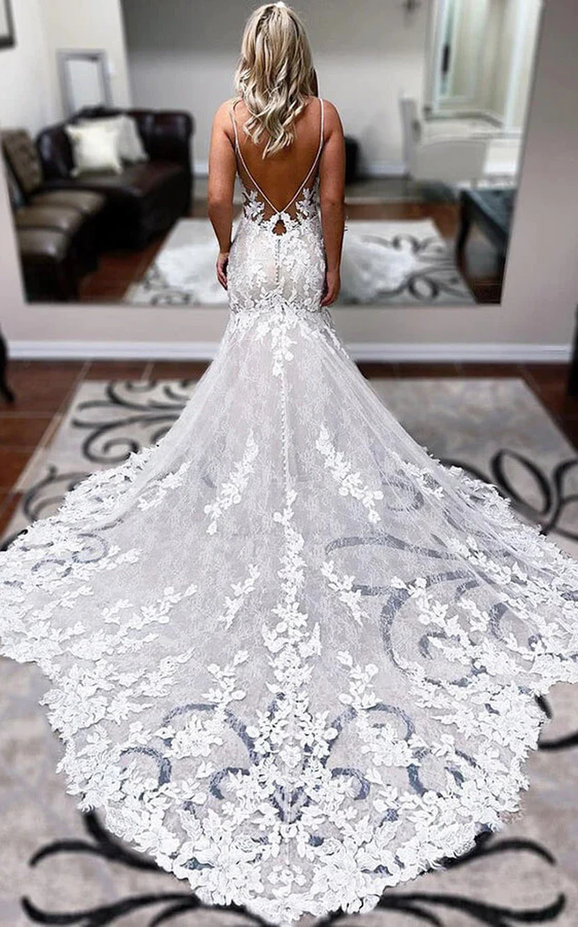 Robe de mariée de plage de luxe dos nu en dentelle spaghetti sirène avec appliqués et dentelle spaghetti view 2
