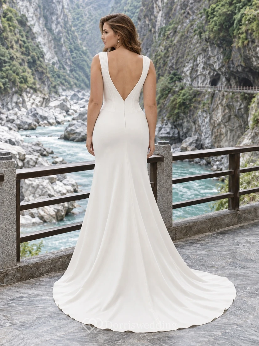 Schlichtes, ärmelloses, figurbetontes Brautkleid mit eckigem Ausschnitt und tiefem V-Ausschnitt am Rücken view 2
