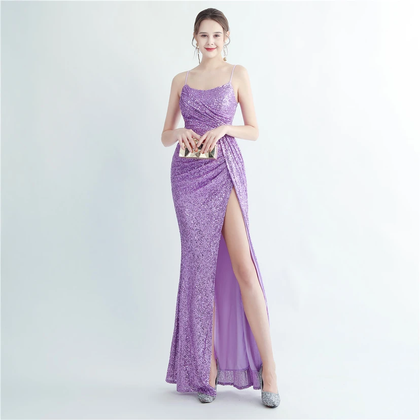 Robe de soirée longue à sequins haute densité, plissée, fendue sur le côté et à bretelles view 64