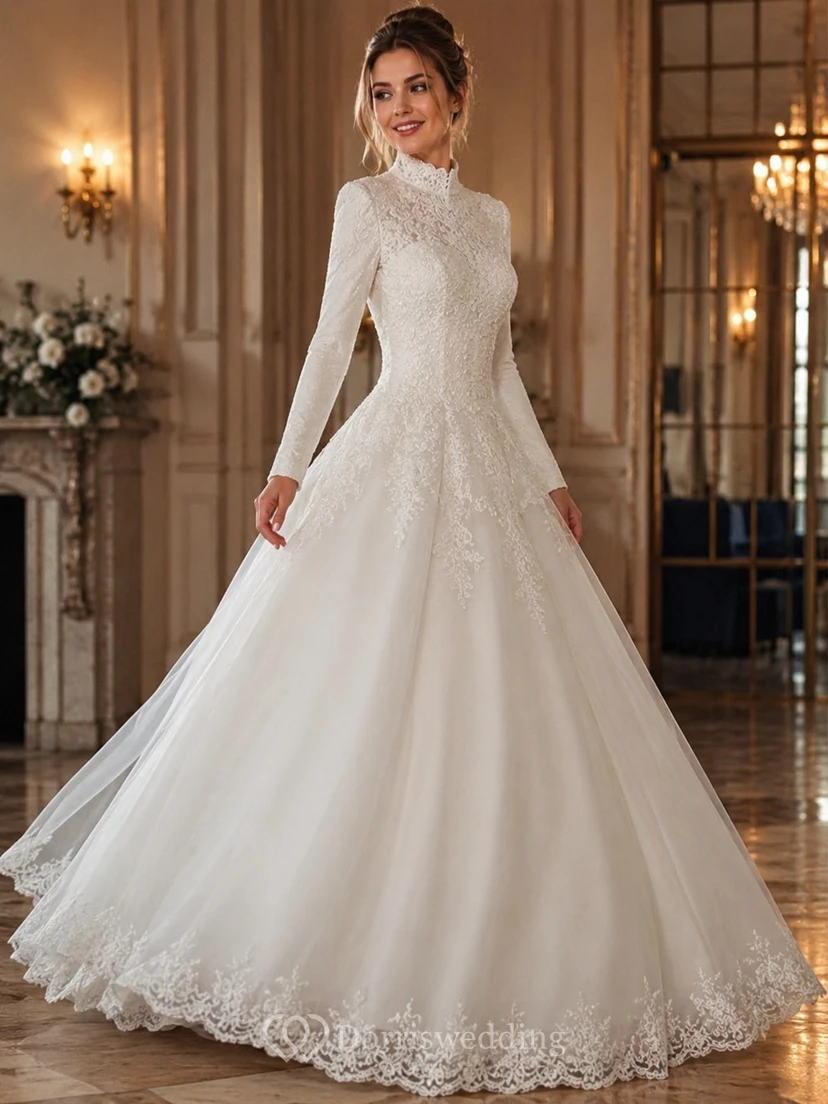 Robes de mariée princesse vintage en dentelle perlée à col montant et manches longues view 5