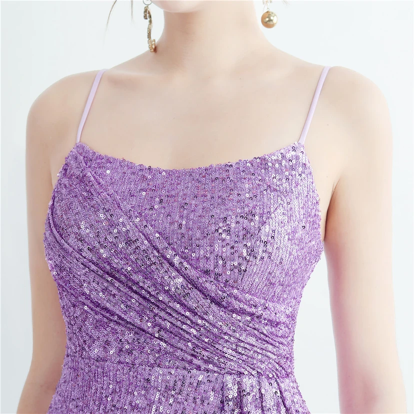 Robe de soirée longue à sequins haute densité, plissée, fendue sur le côté et à bretelles view 71