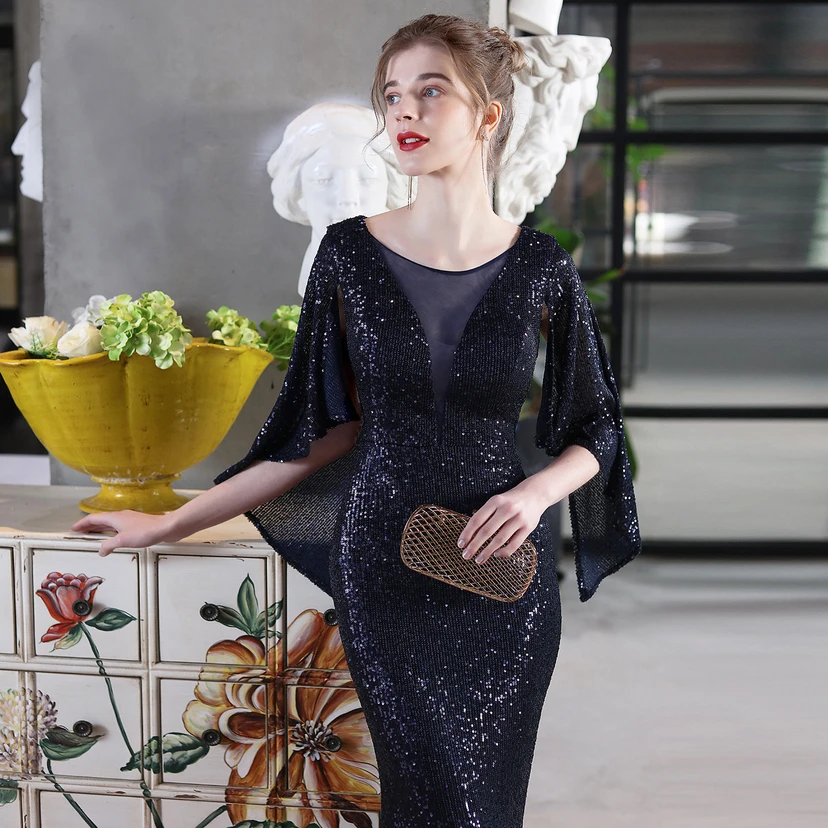 Robe de soirée élégante à paillettes, style sirène, ailes d'ange, idéale pour un banquet ou une réunion. Mannequin automobile. Robe de soirée d'été. view 31