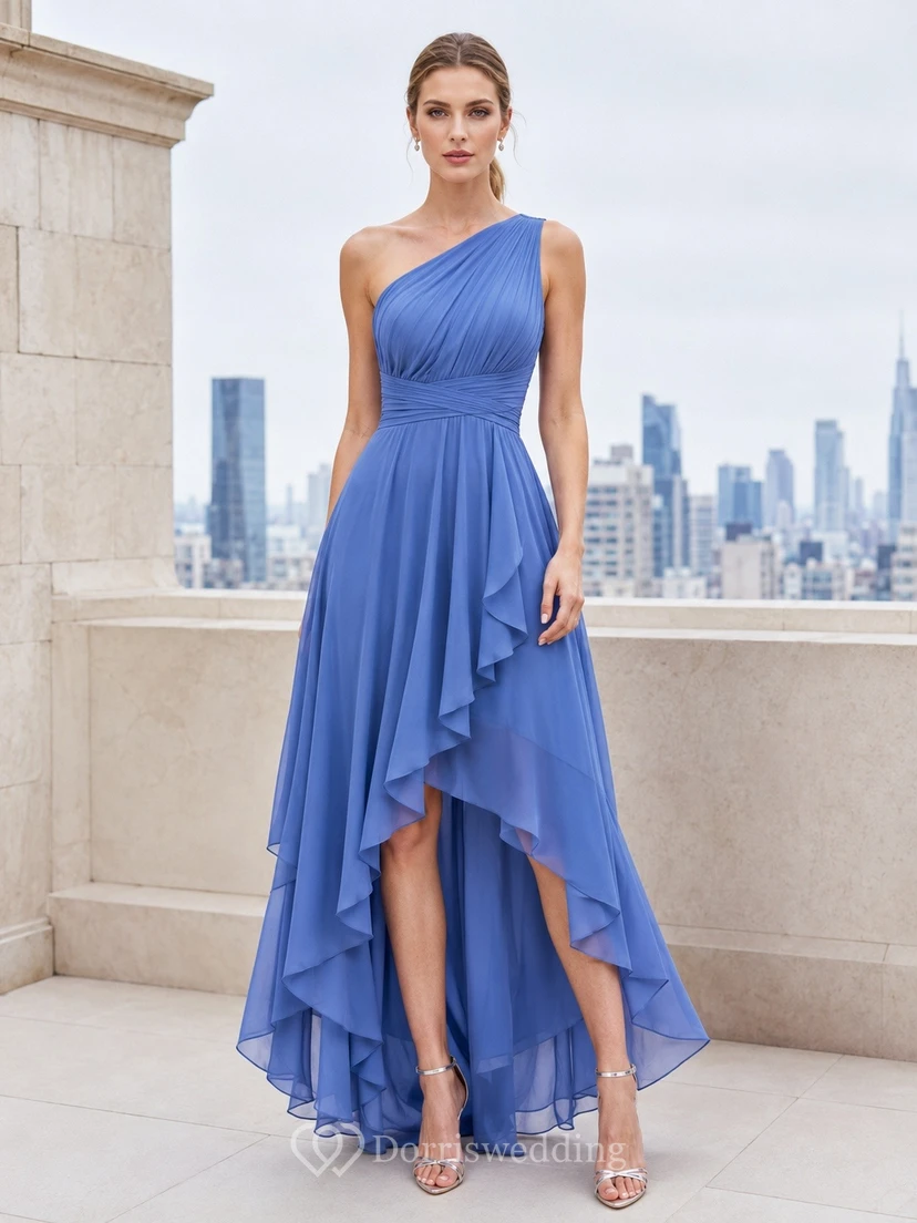 Vestido de noche asimétrico sin mangas y de gasa azul marino