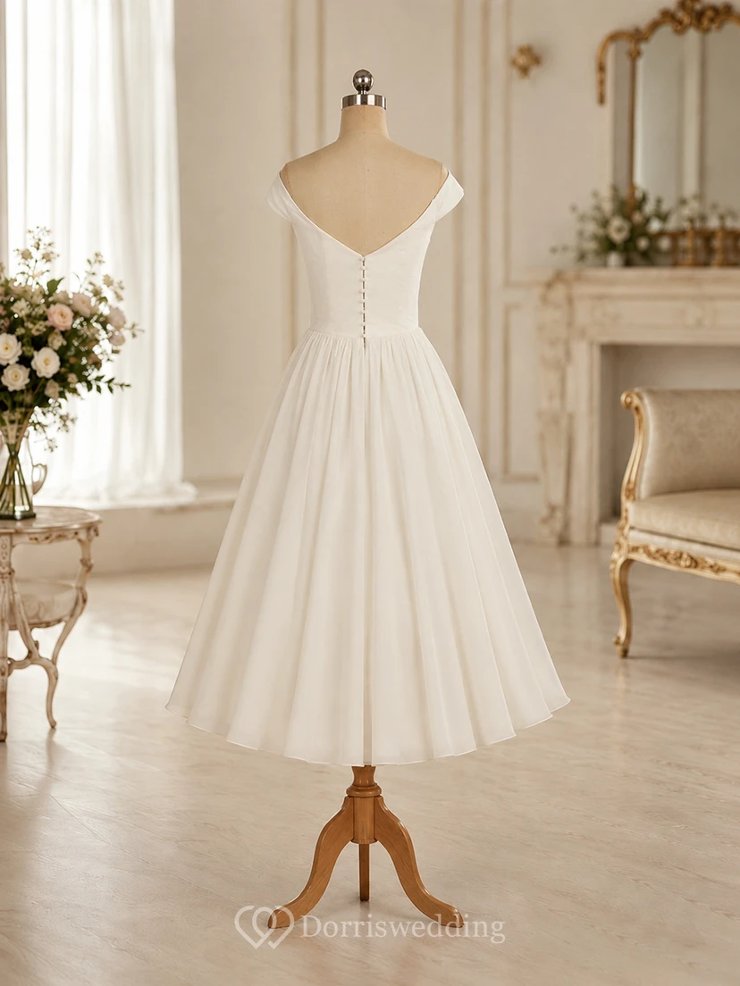 Vestido de novia corto de gasa sin mangas con escote en V, largo hasta la rodilla, fruncido y espalda baja en V. view 7