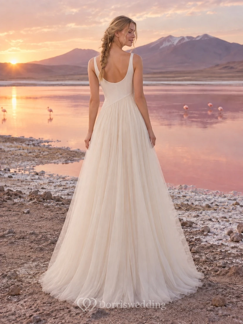 Vestido de novia sencillo de tul con escote redondo, corte en A, tirantes anchos y cintura inclinada. view 2