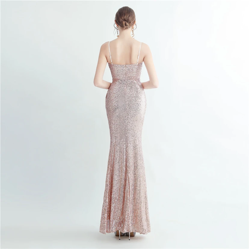 Robe de soirée longue à sequins haute densité, plissée, fendue sur le côté et à bretelles view 78