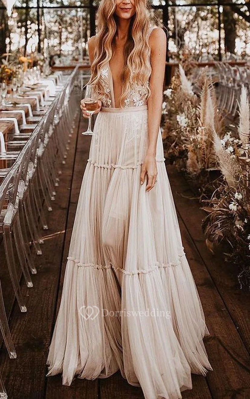 Robe de mariée bohème à décolleté plongeant, sans manches, empire, en tulle superposé et dentelle plissée