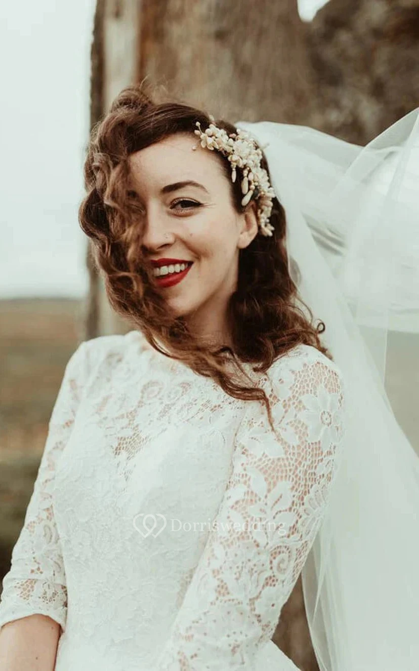 Vestido de novia modesto de corte A con escote redondo, mangas cortas y abertura en forma de ojo de cerradura. view 3