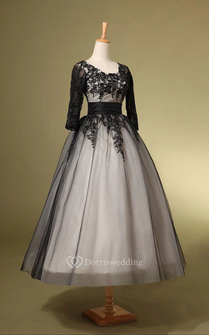 Kurzes 3-4-Ärmel-Kleid aus Tüllspitze mit Korsettrücken und Korsettschnürung view 3