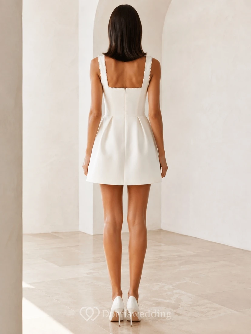 Poliertes elfenbeinfarbenes Mini-Cocktailkleid mit eckigem Ausschnitt, breiten Trägern, A-Linien-Schnitt und Perlenbesatz für den Homecoming-Ball view 2