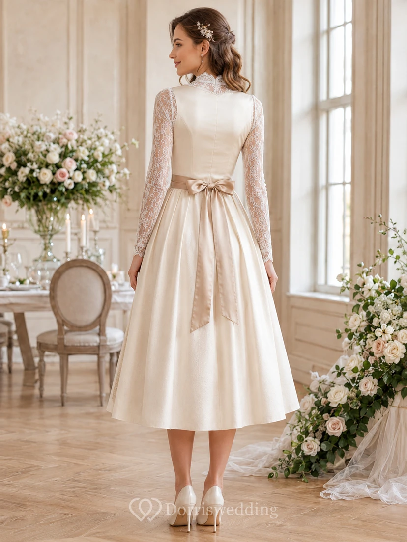 Robe de mariée de luxe rose poudré, style Dirndl, col carré, manches longues en dentelle illusion, idéale pour un mariage de style thé. view 2