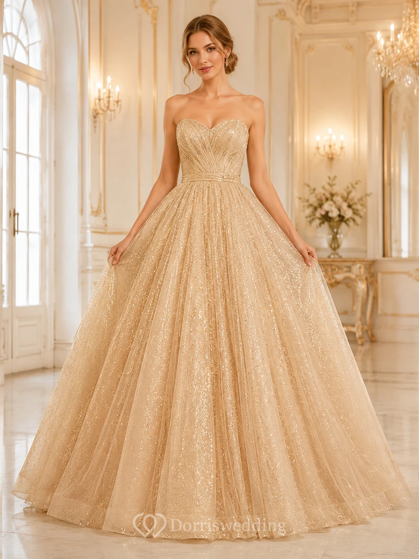 Vestido de gala de lujo color champán con brillo dorado, largo hasta el suelo, sin tirantes y de tul.