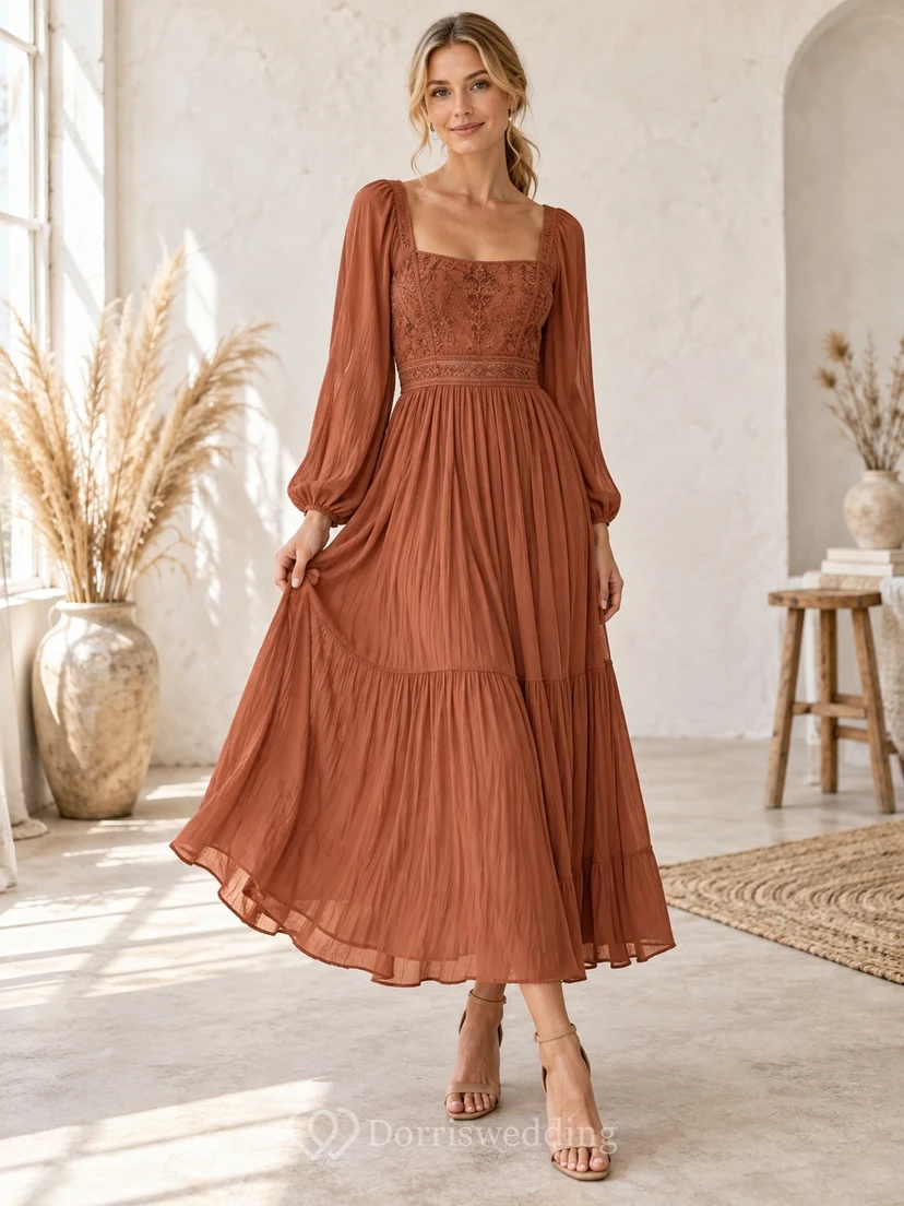 Vestido de fiesta bohemio de gasa con cuello cuadrado y mangas largas, encaje color óxido y volantes.