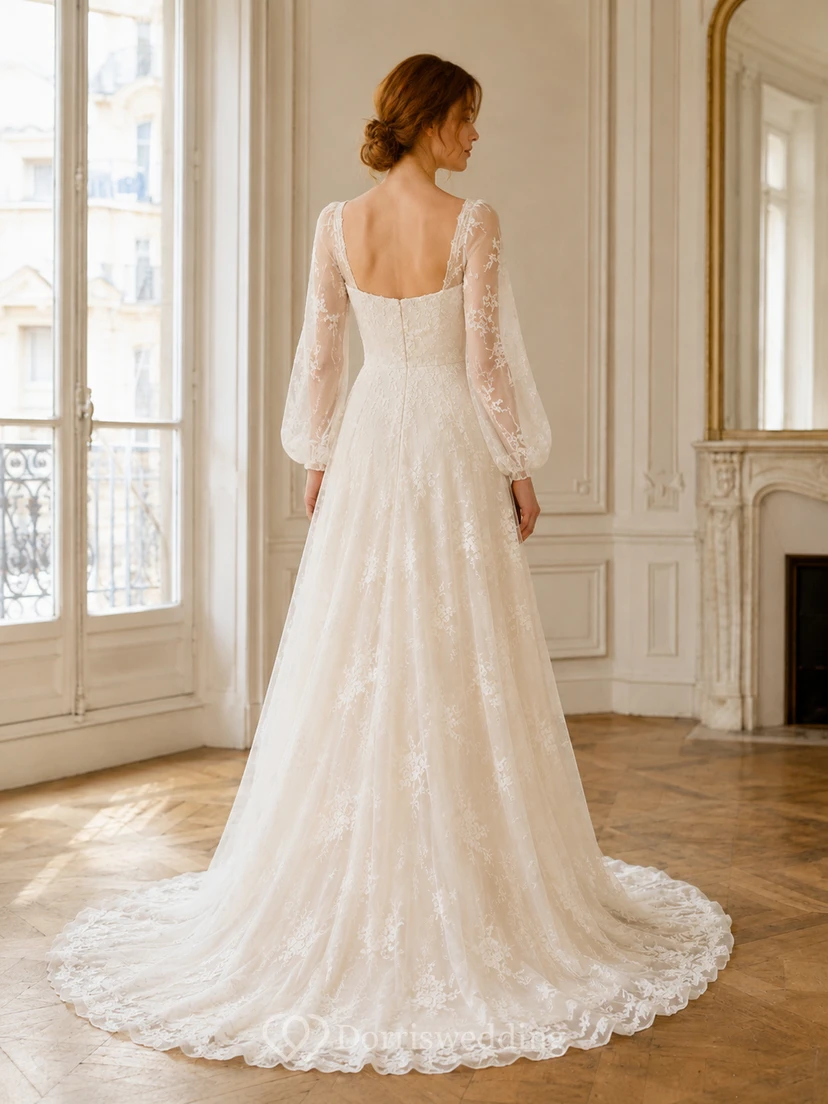 Robe de mariée classique en dentelle et mousseline, col carré, manches gigot, coupe trapèze, traîne chapelle, applications florales, dos nu view 2
