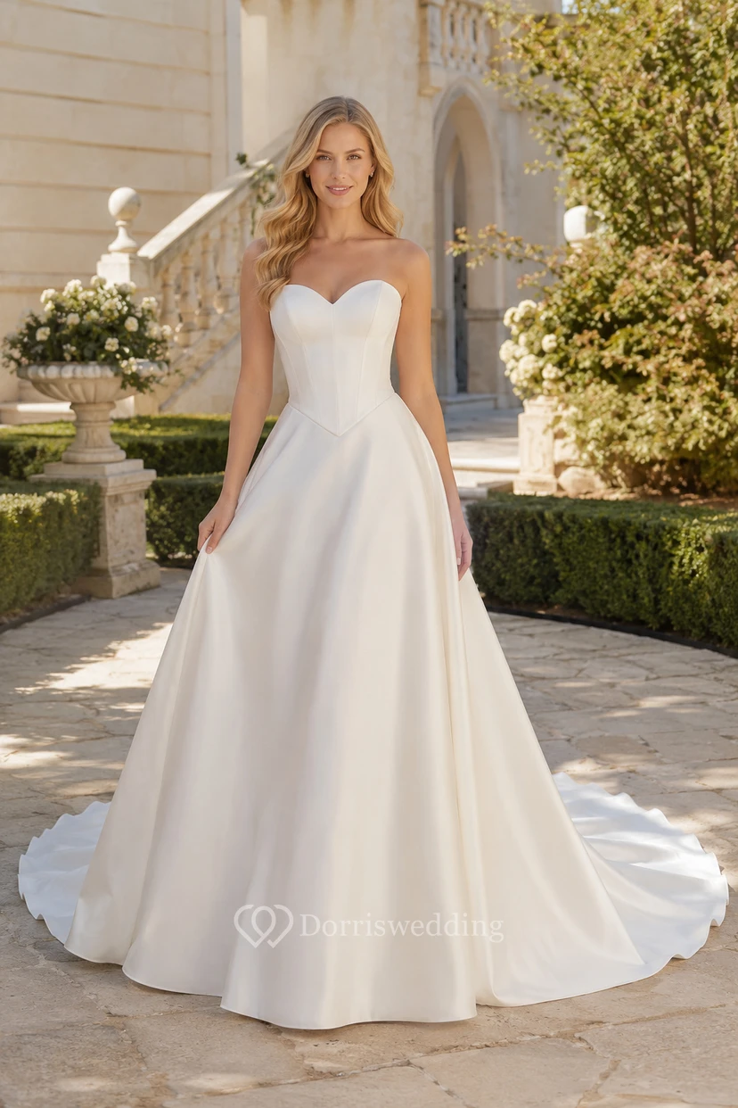 Vestido de novia palabra de honor de satén, corte en A, escote corazón y cola larga.