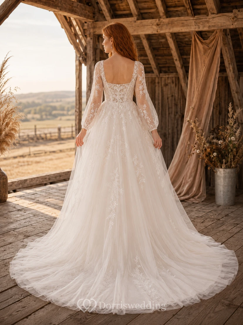 Robe de mariée champêtre en tulle et dentelle, coupe trapèze, col carré, manches longues et traîne chapelle view 2