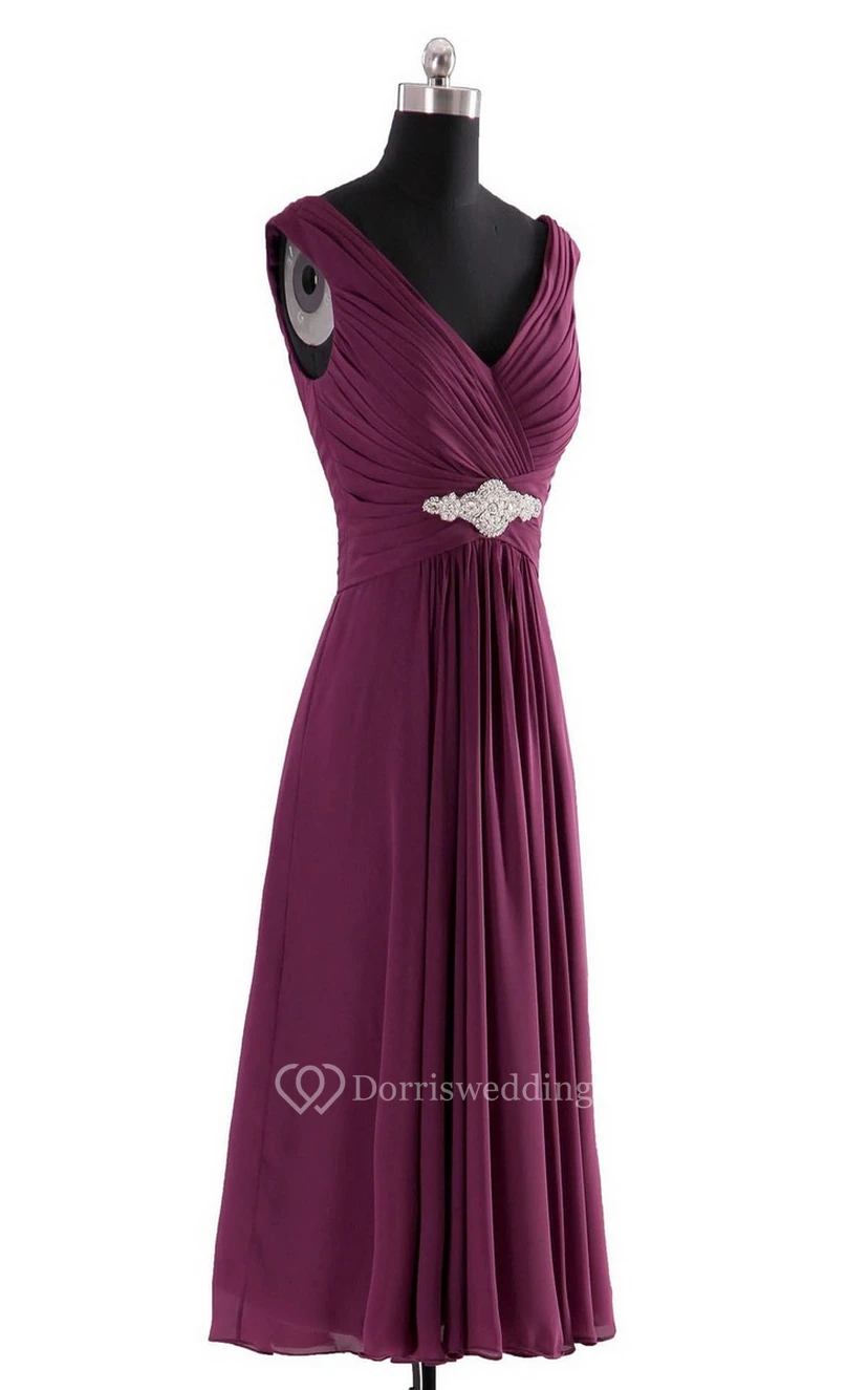 Vestido de gasa sin mangas con escote en V y corte imperio con volantes. view 4